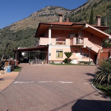 Solerosa Bed & Breakfast Fondi Bagian luar foto
