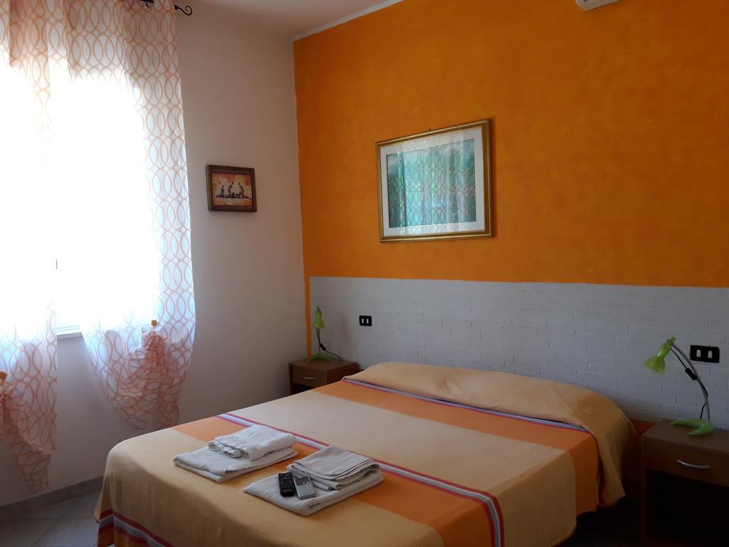 Solerosa Bed & Breakfast Fondi Bagian luar foto